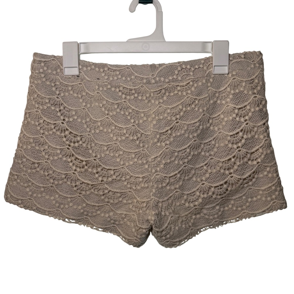Express Beige Scalloped Crochet Lace Overlay Shorts Womens Size 6 Boho - Picture 3 of 7